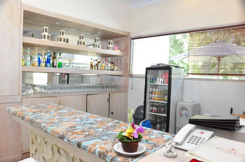 Puri Saron Denpasar - Bar
