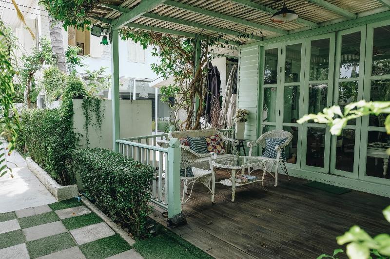 Green Gallery Bed  Breakfast - Lobi