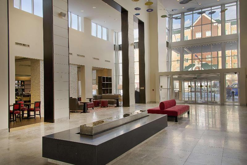 Embassy Suites Elizabeth Newark Airport - Lobi