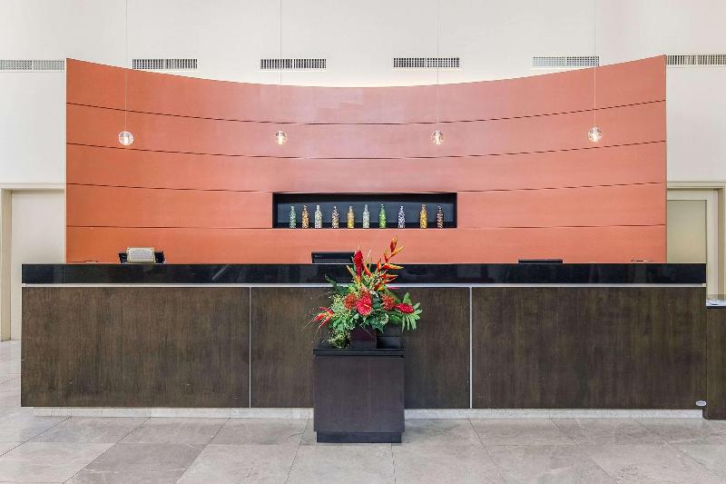 Embassy Suites Elizabeth Newark Airport - Lobi