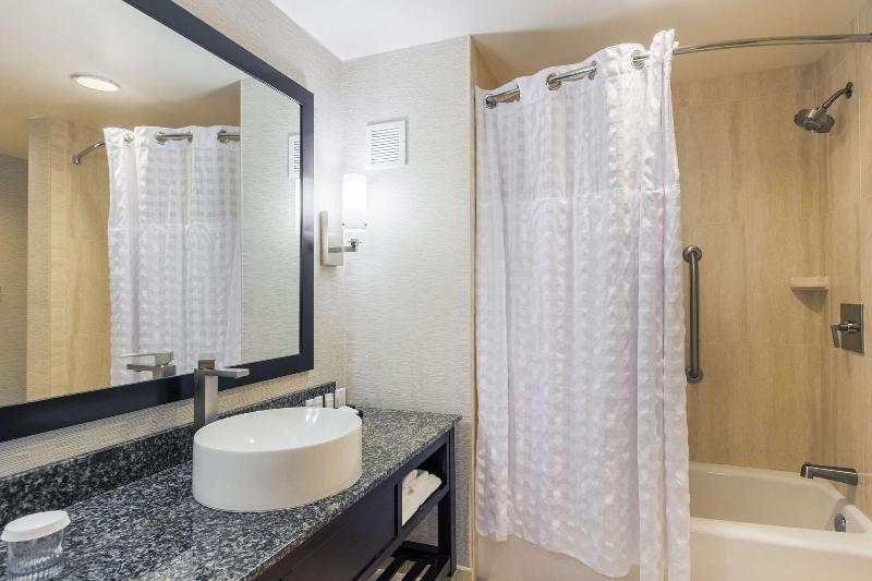 Embassy Suites Elizabeth Newark Airport - Oda