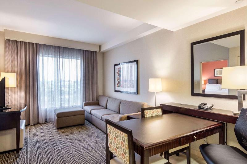 Embassy Suites Elizabeth Newark Airport - Oda