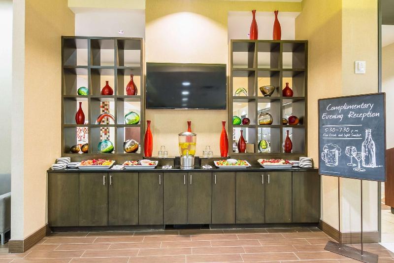 Embassy Suites Elizabeth Newark Airport - Restoran