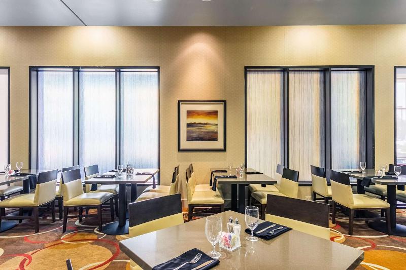 Embassy Suites Elizabeth Newark Airport - Restoran