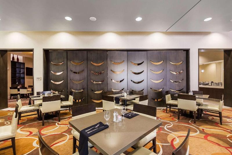 Embassy Suites Elizabeth Newark Airport - Restoran