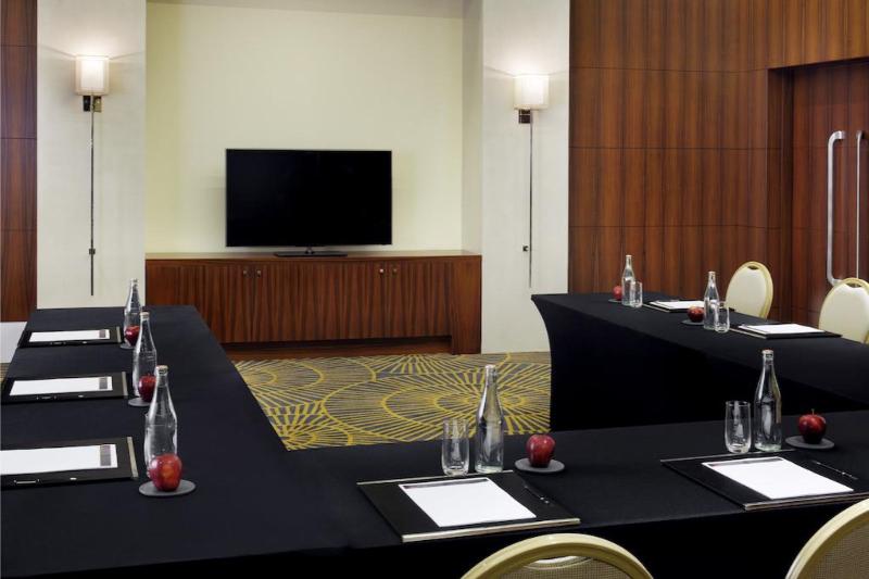 Marriott Executive Apartments Al Jaddaf, Dubai - Toplantı