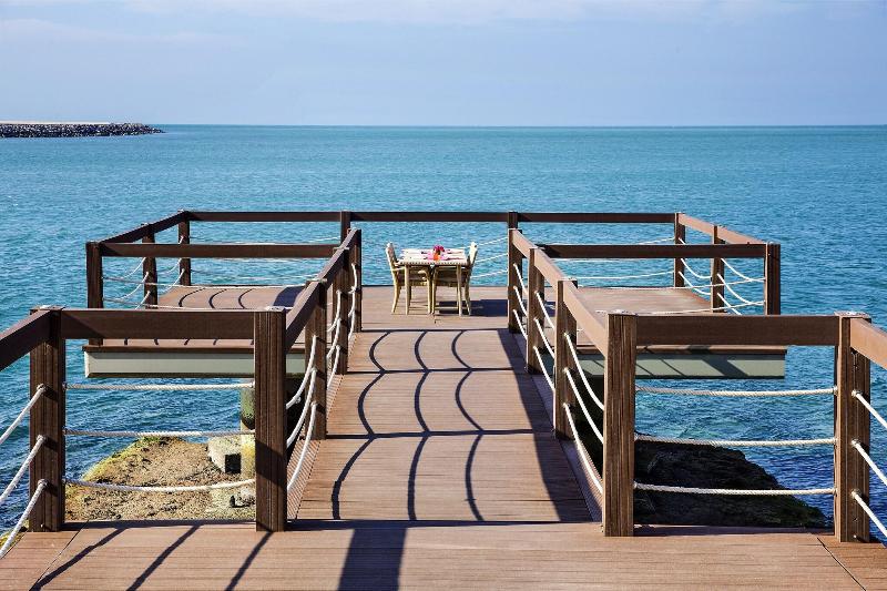 Pullman Al Marjan Island Resort - Teras