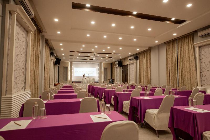 Nana Resort Kaengkrachan - Toplantı
