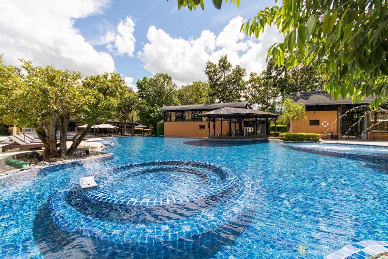 Rancho Charnvee Resort And Country Club - Havuz