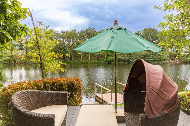 Rancho Charnvee Resort And Country Club - Teras