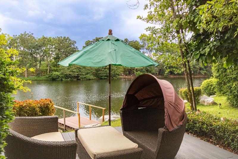 Rancho Charnvee Resort And Country Club - Teras