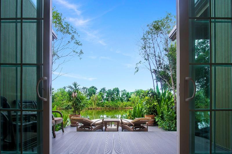 Rancho Charnvee Resort And Country Club - Teras