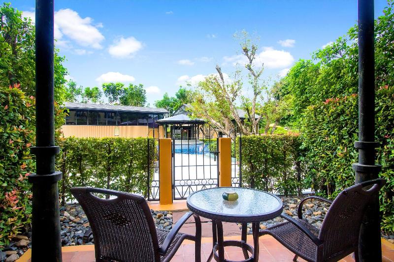 Rancho Charnvee Resort And Country Club - Teras