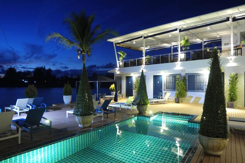 Phuket Boat Quay - Havuz