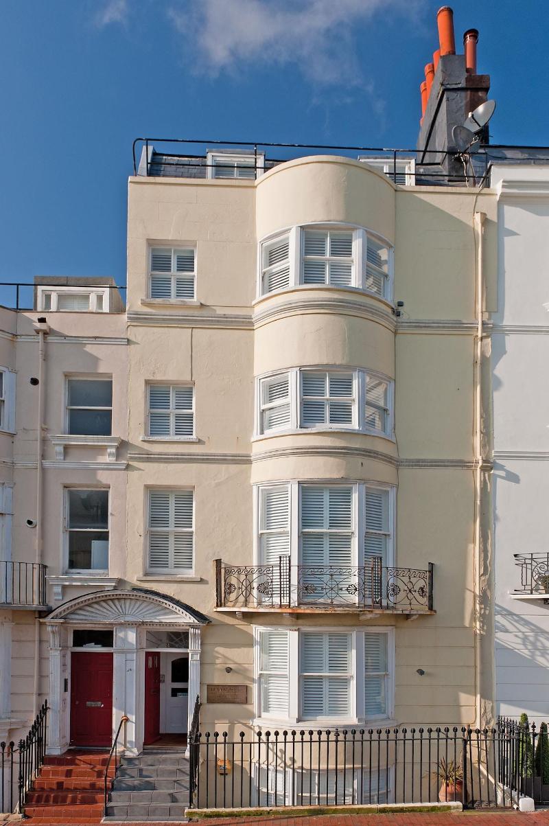 Hamptons Brighton - Genel