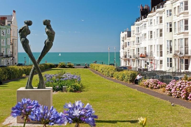 Hamptons Brighton - Genel