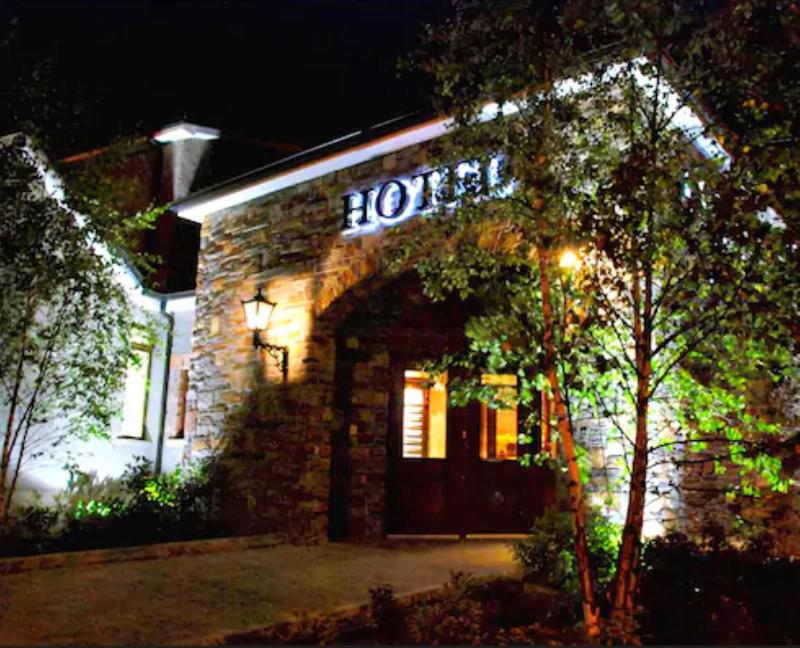 Corr's Corner Hotel - Genel