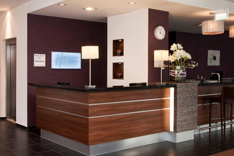 Holiday Inn Express Guetersloh - Lobi