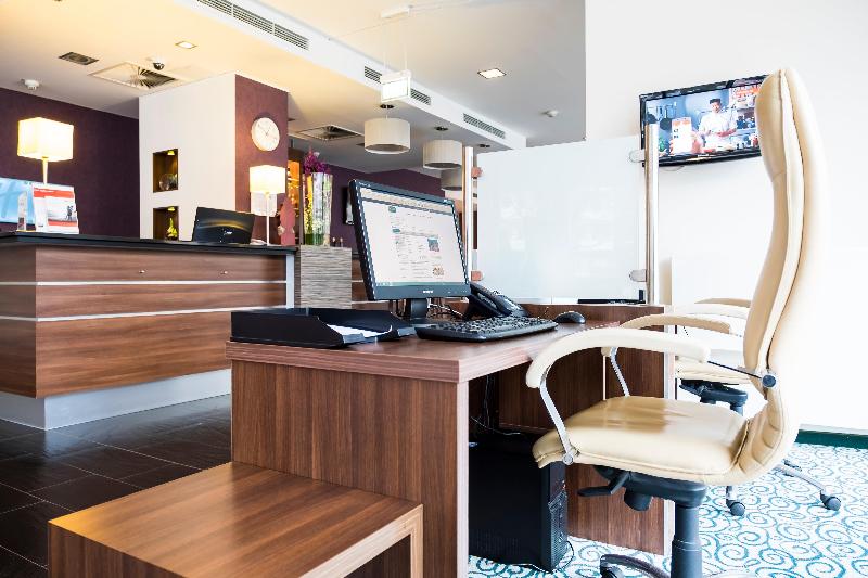 Holiday Inn Express Guetersloh - Lobi