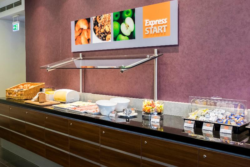 Holiday Inn Express Guetersloh - Restoran