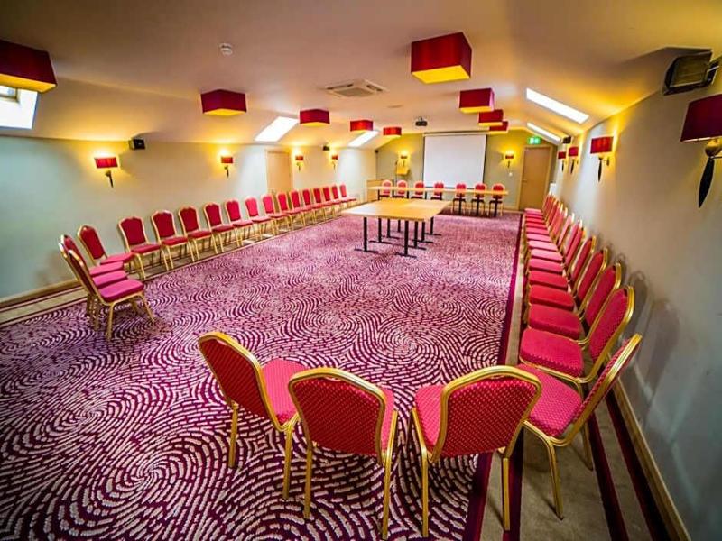 Curran Court Hotel - Genel