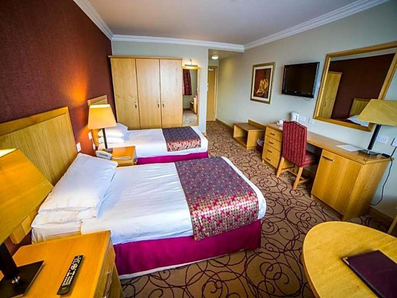Curran Court Hotel - Genel