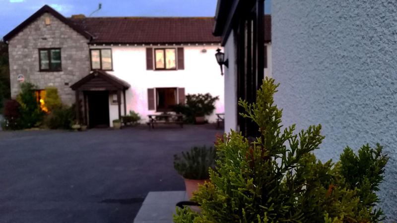Milton's Lodge - Restoran