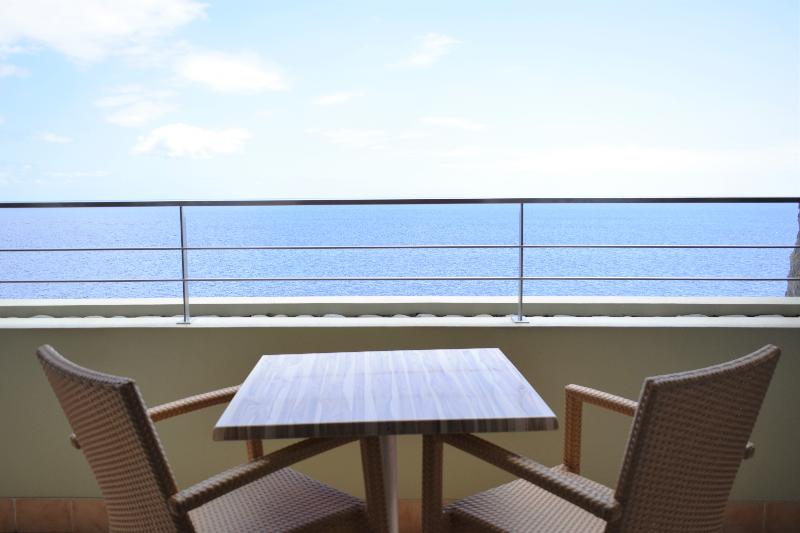 Madeira Regency Cliff - Oda