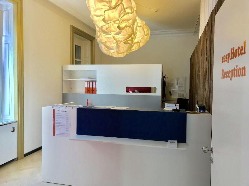 easyHotel Basel City - Lobi