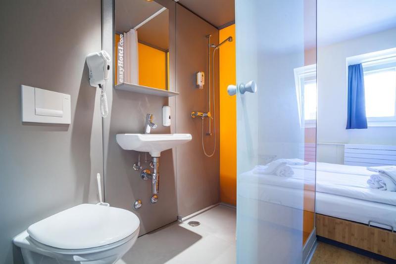 easyHotel Basel City - Genel