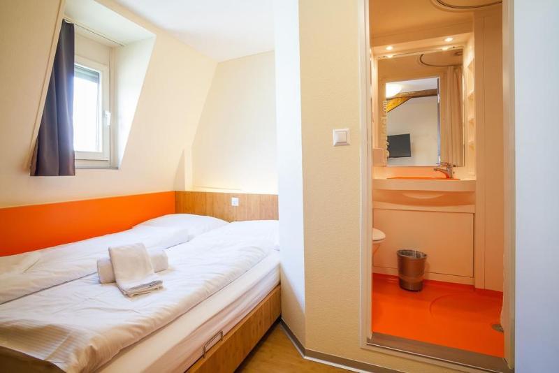 easyHotel Basel City - Genel