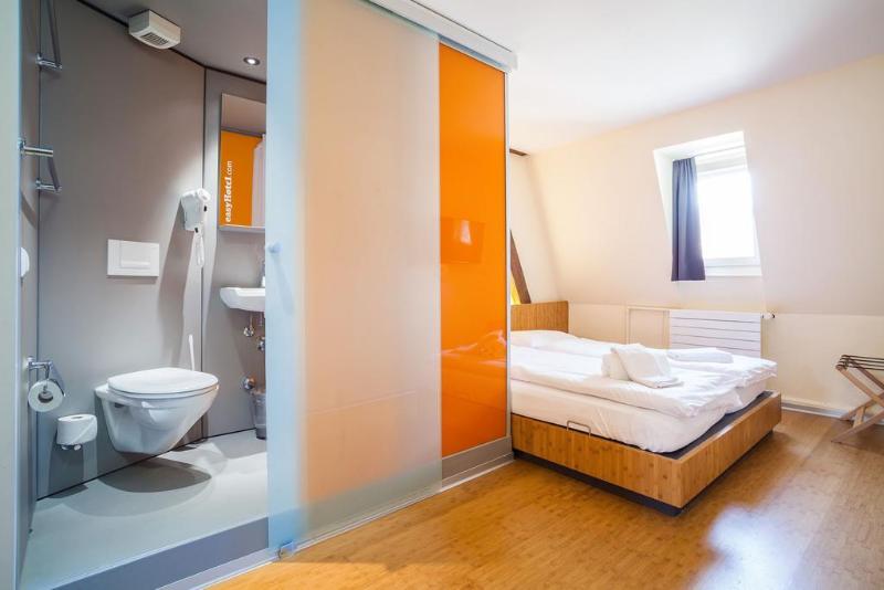 easyHotel Basel City - Genel