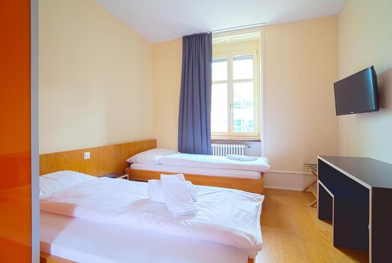 easyHotel Basel City - Genel