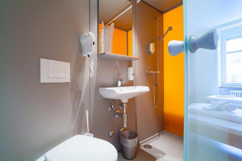 easyHotel Basel City - Genel
