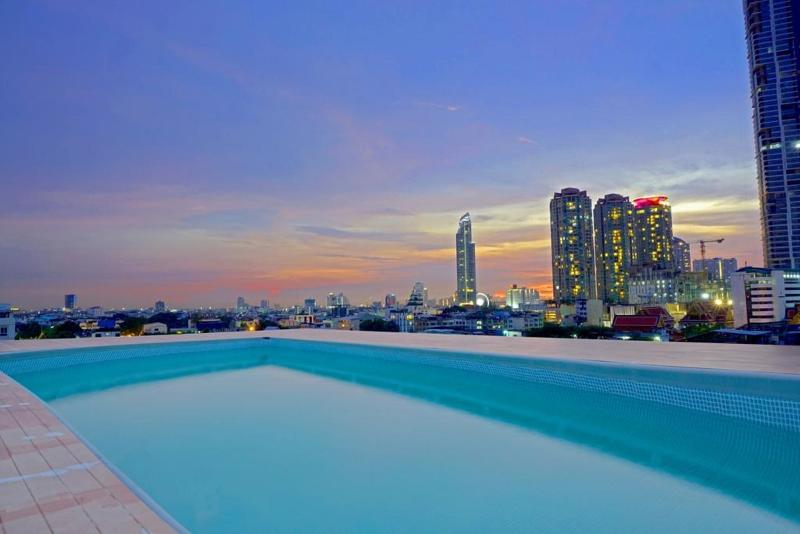 Miloft Sathorn Hotel - Havuz