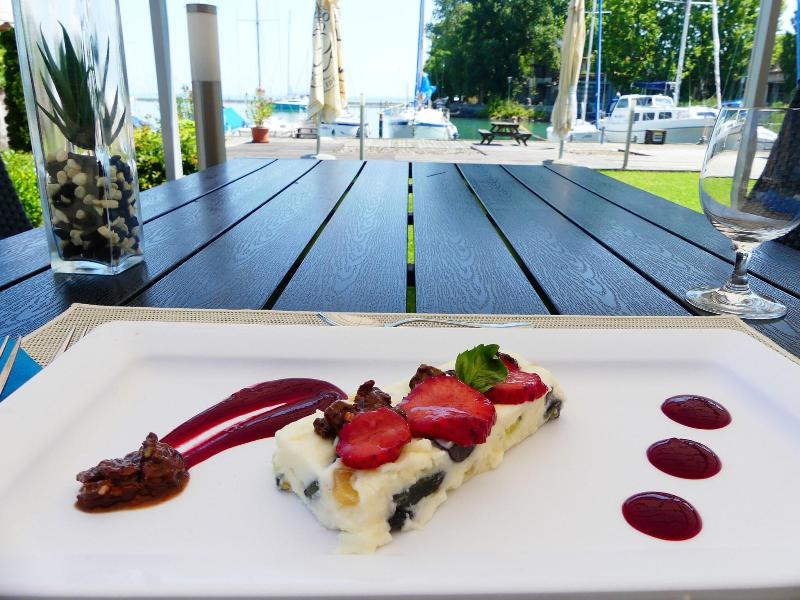 Hotel Yacht Wellness & Business - Restoran