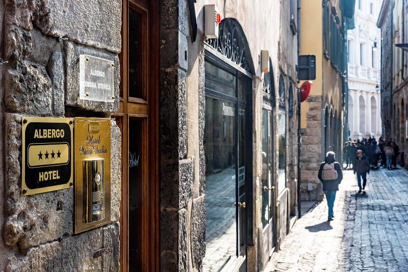 Piazza Vecchia - Genel
