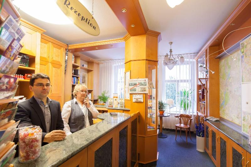 Hotel Kastanienhof - Lobi