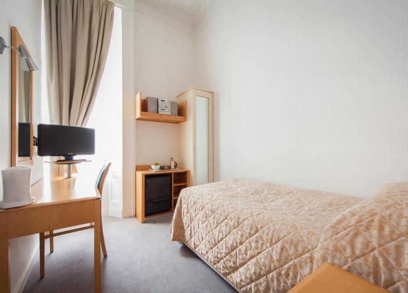 The Clifton Hotel - Genel