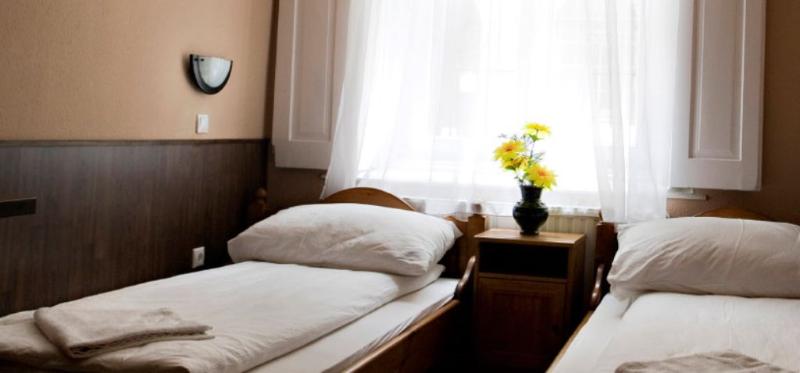 Corvin Point Hostel - Oda