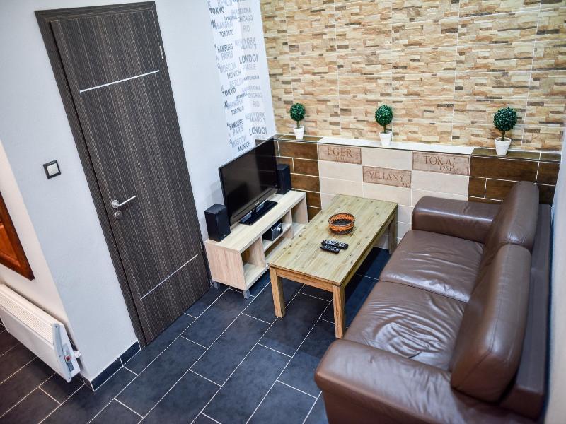 Corvin Point Hostel - Oda