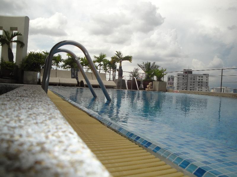 Interchange Tower Serviced Apartment - Havuz
