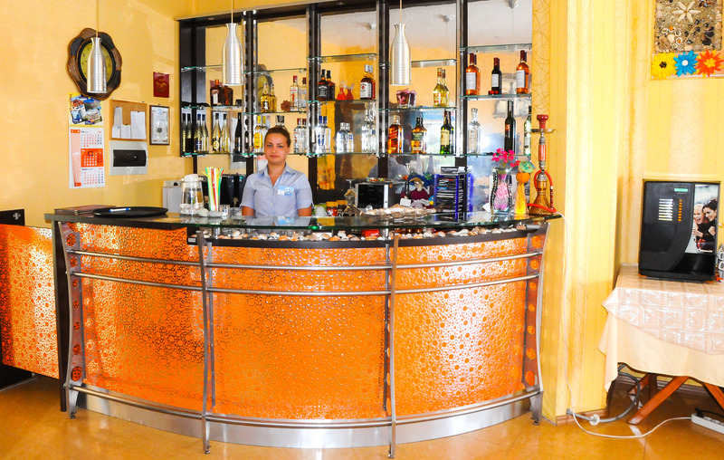 Apolis - Bar