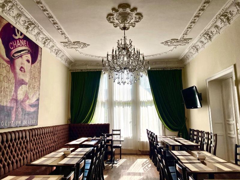 Upper Room Hotel - Genel