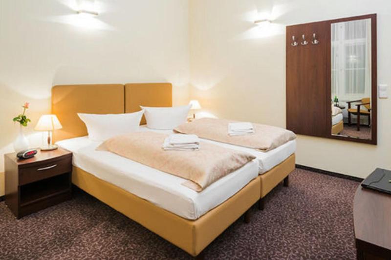 Upper Room Hotel - Oda