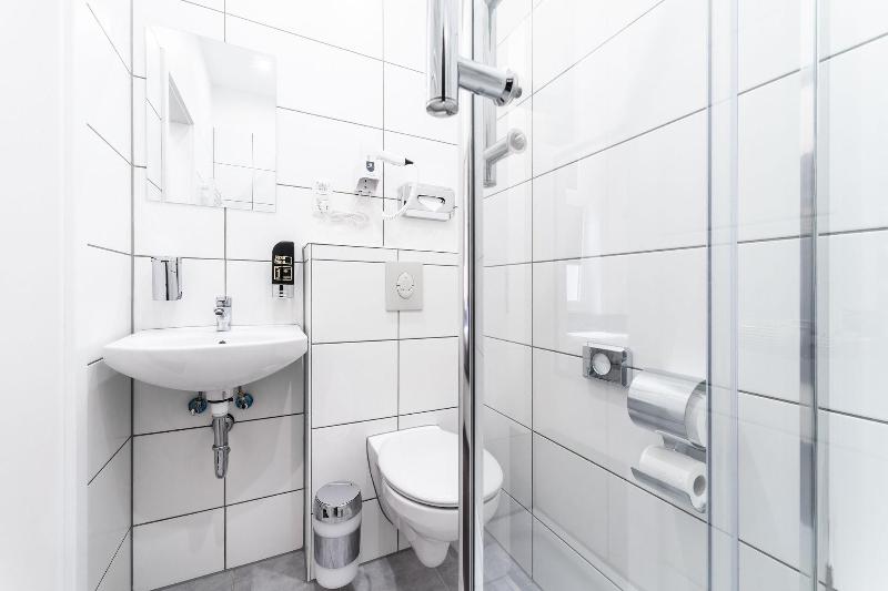 Upper Room Hotel - Oda