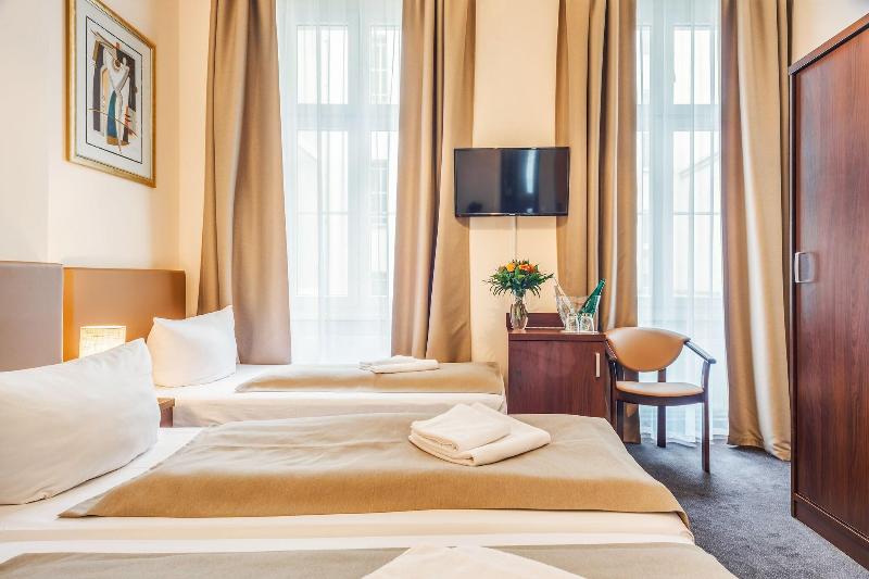 Upper Room Hotel - Oda
