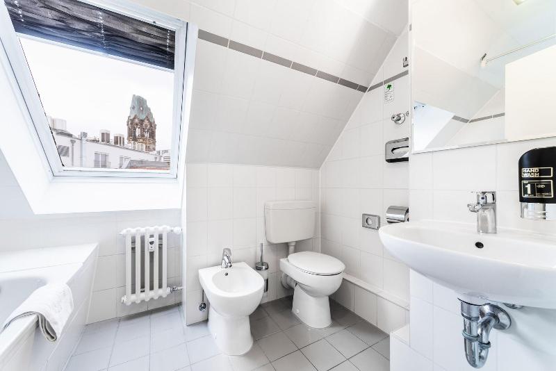 Upper Room Hotel - Oda