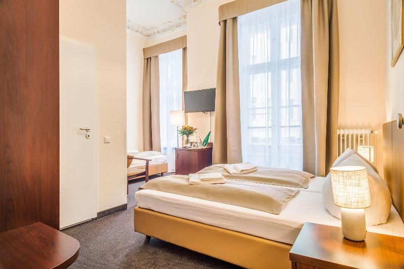 Upper Room Hotel - Oda