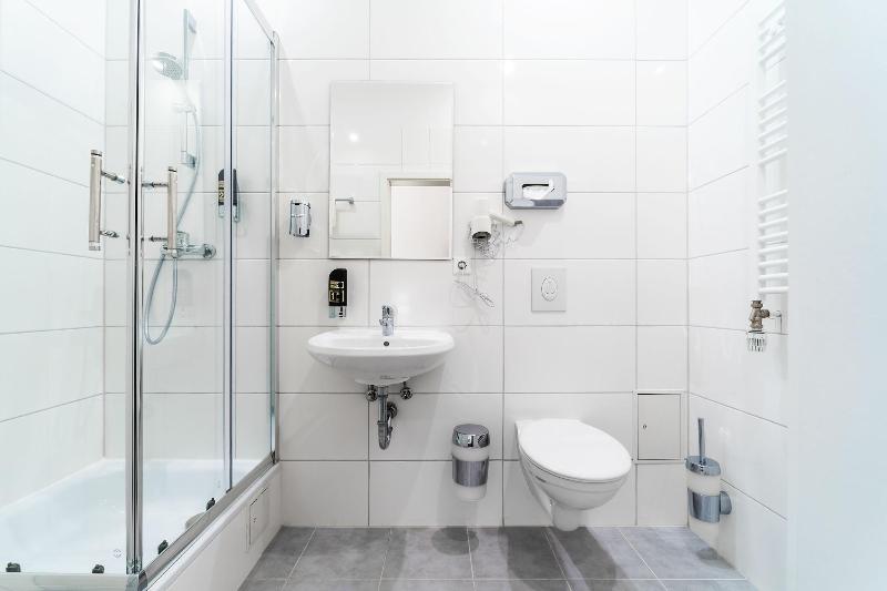 Upper Room Hotel - Oda